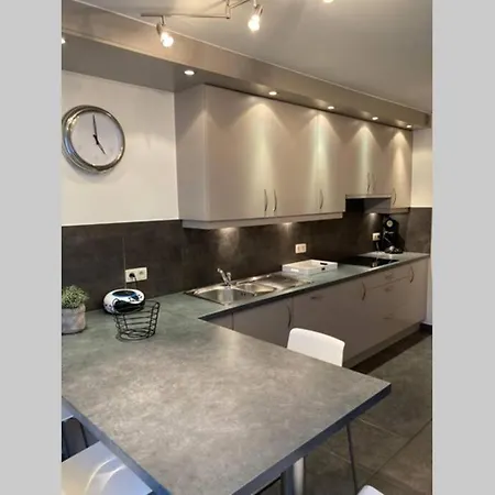 Vakantieverblijf 'mara Cinco' Met Ruim Terras In 오스텐드